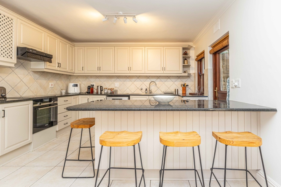 3 Bedroom Property for Sale in Sea Point Western Cape